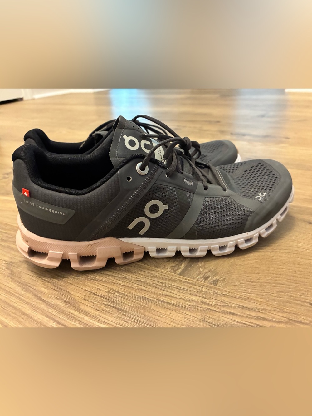Women’s OnCloud Cloudflow running shoe size 7.5 US